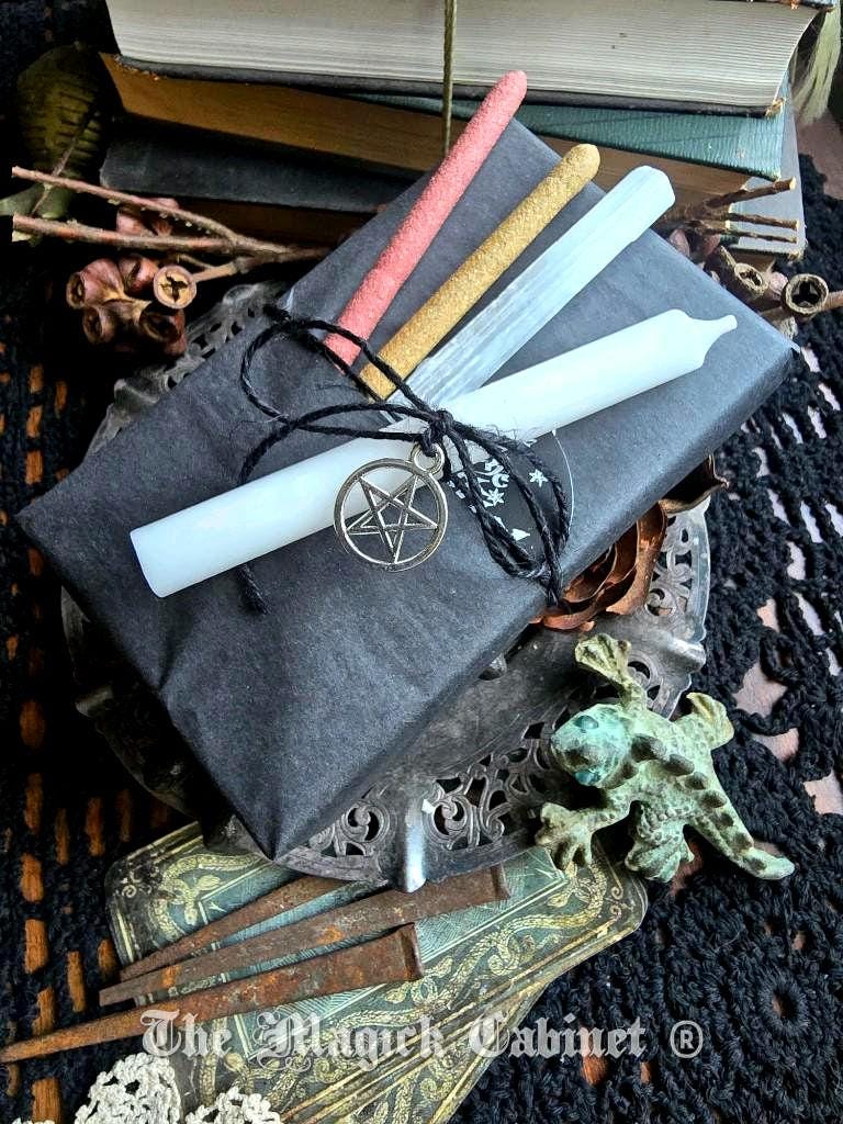 Blind Date with a Tarot Deck Gift Set: Crystal, Candle & Incense