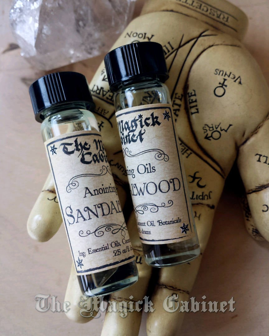 Sandalwood Anointing Oil: Ritual Magick, Meditation (.25 fl oz)