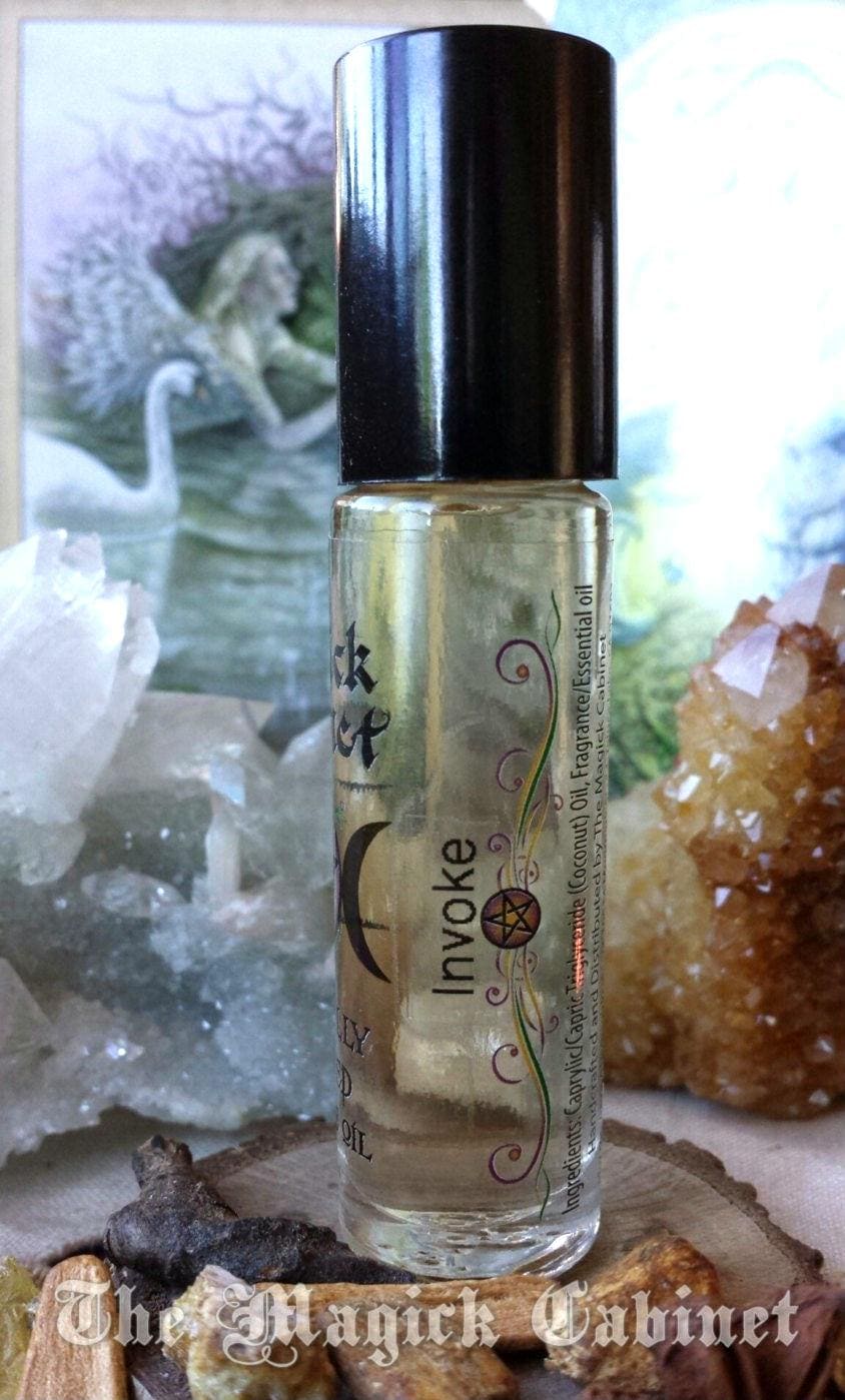 Invoke Perfume: Sandalwood, White Amber, Spice Fragrance